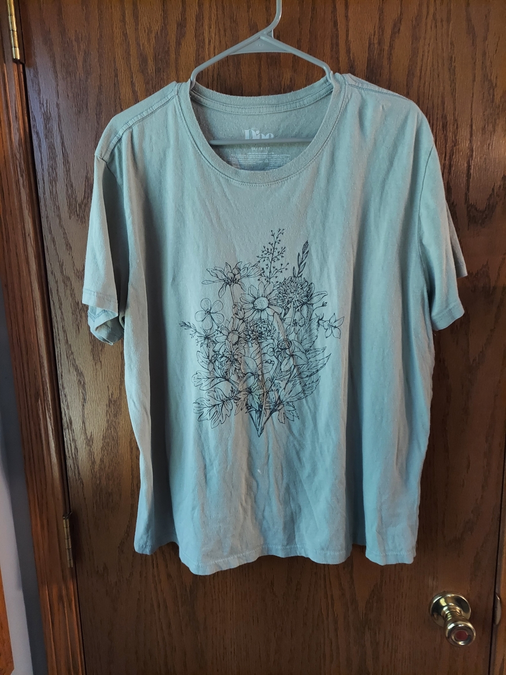 Doe Sage Green Floral Bouquet Graphic Tee Size 1X Cottagecore Wildflower Top